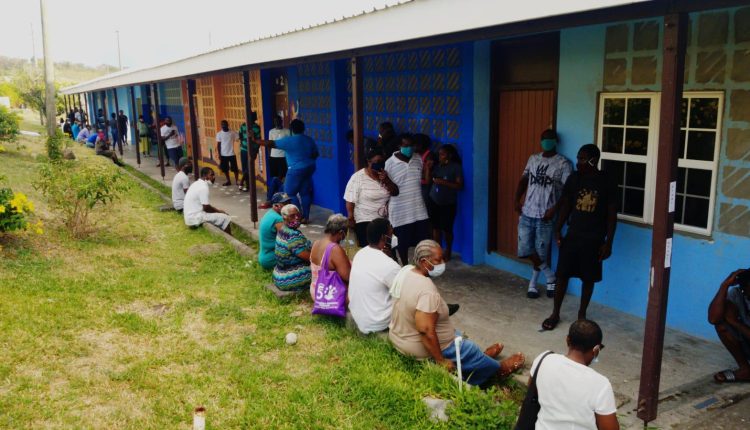 Queues starting to mount as early voters start to line up in Tabernacle (2)