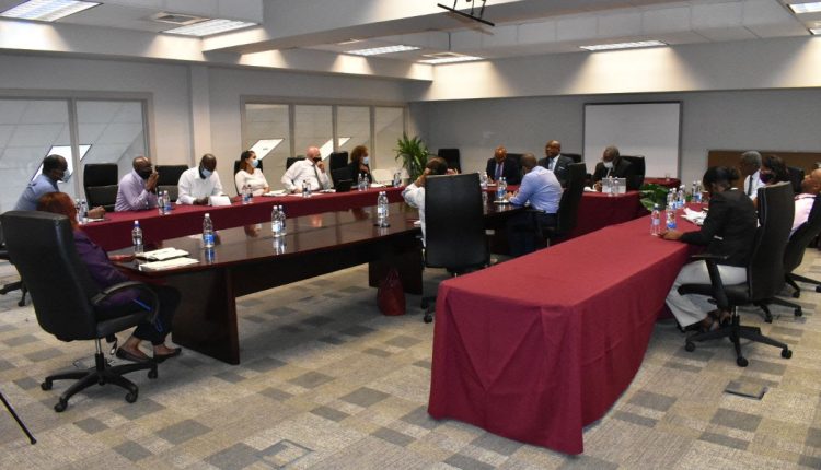 Meeting between Government officials and executive members of the Chamber of Industry and Commerce.