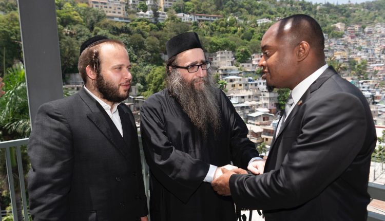 Rabbi Pinto meets with Haiti (11)