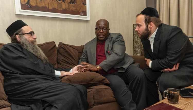 Rabbi Pinto meets with Haiti (12)