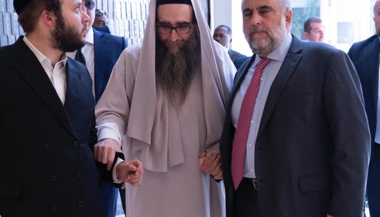 Rabbi Pinto meets with Haiti (14)