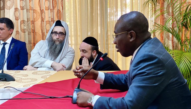 Rabbi Pinto meets with Haiti (18)