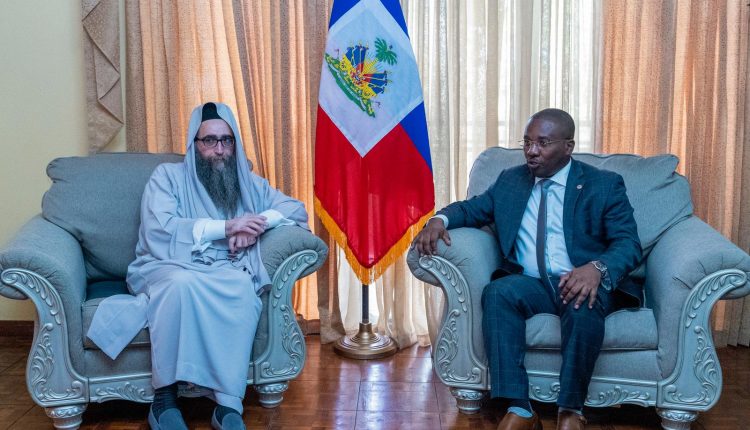 Rabbi Pinto meets with Haiti (30)