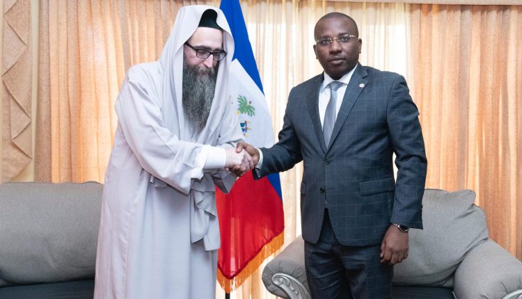 Rabbi Pinto meets with Haiti (31)