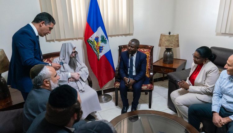 Rabbi Pinto meets with Haiti (37)