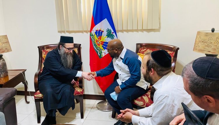 Rabbi Pinto meets with Haiti (4)