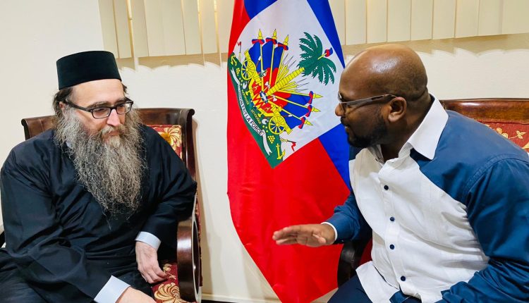 Rabbi Pinto meets with Haiti (5)