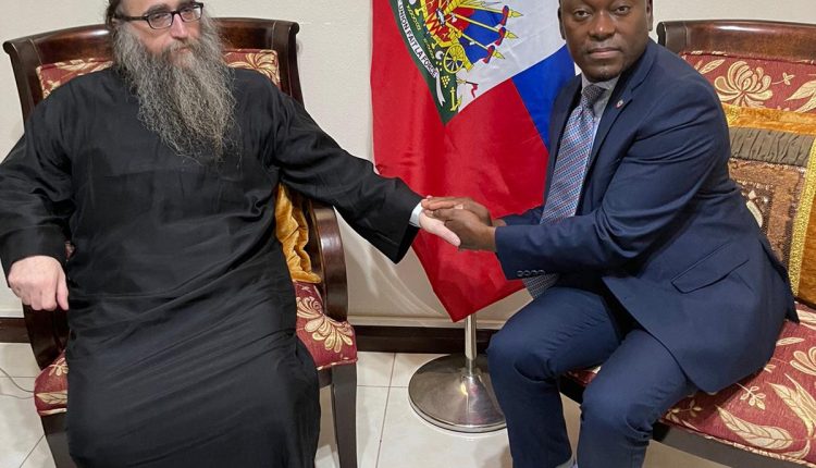 Rabbi Pinto meets with Haiti (6)