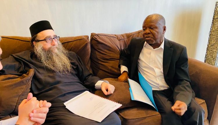 Rabbi Pinto meets with Haiti (9)